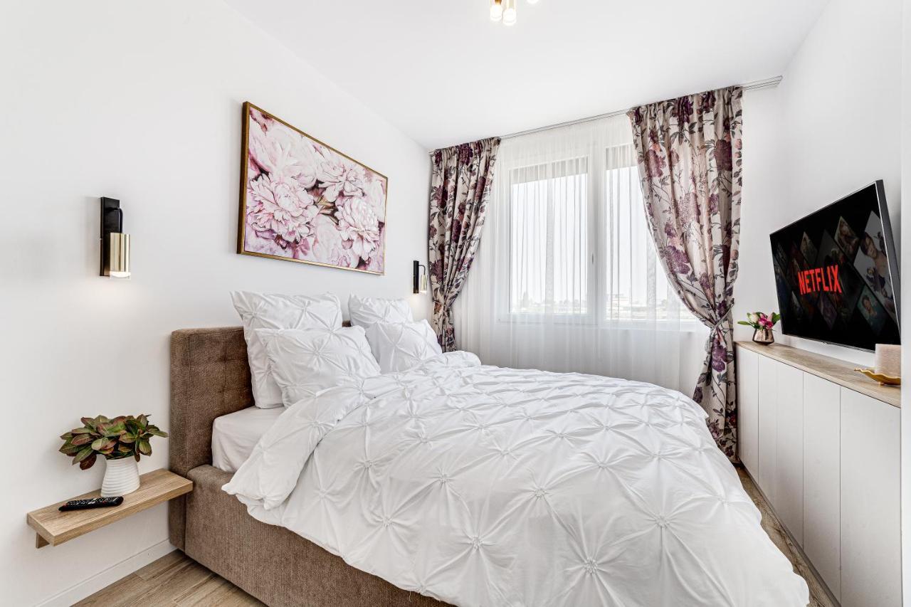 Elegant Apartment Near Afi & Atrium Mall Arad Eksteriør billede