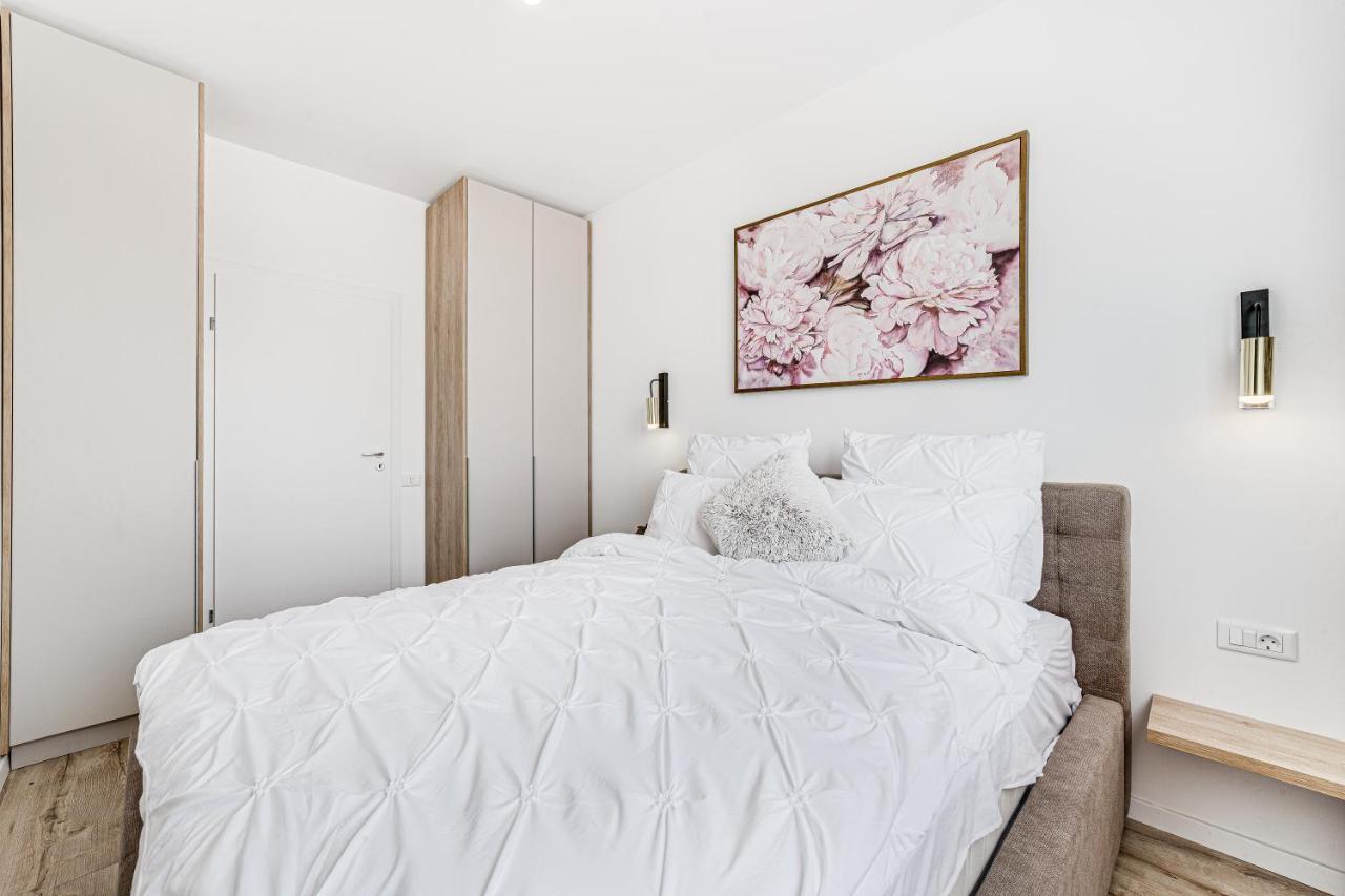 Elegant Apartment Near Afi & Atrium Mall Arad Eksteriør billede