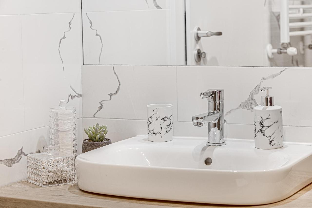 Elegant Apartment Near Afi & Atrium Mall Arad Eksteriør billede